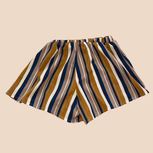 Multi-striped Wide Leg Shorts - Picture 2 of 2